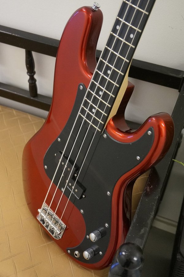 Green P-Bass, Red Metallic